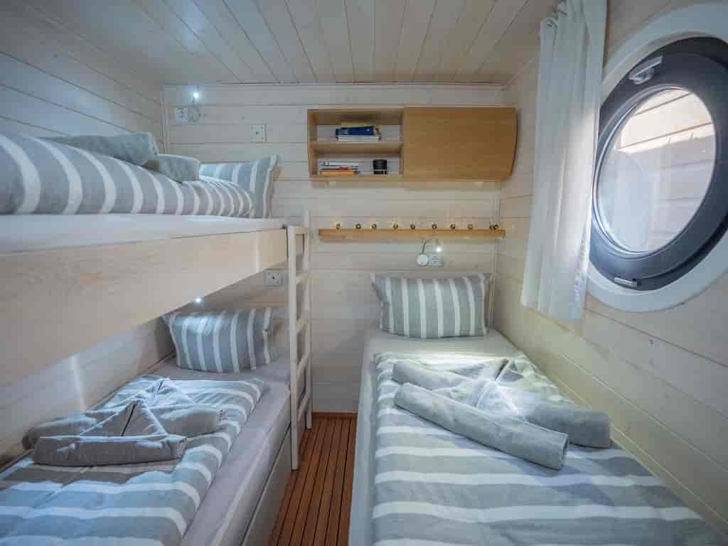 Boat picture 17