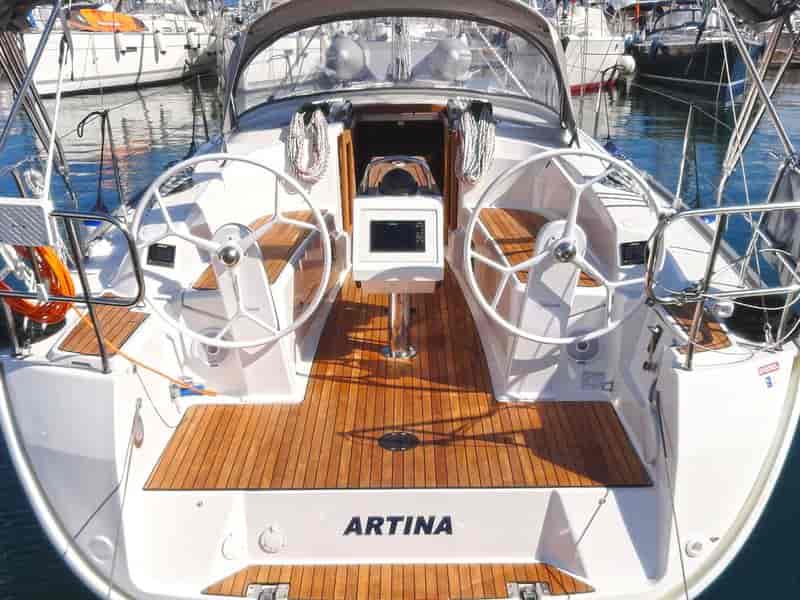 Photo of Artina, image 1 of 5