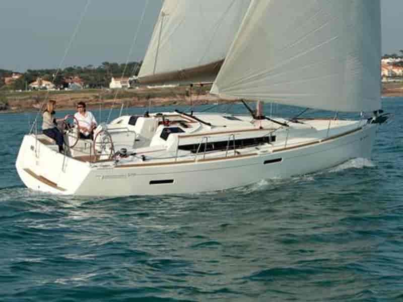 Photo of Topaze, image 1 of 4