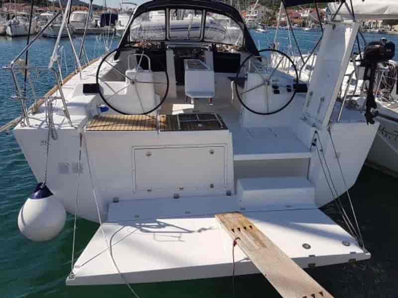 Photo of undefined, image 1 of 7