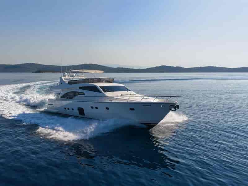 Photo of M/Y Dominique, image 1 of 5