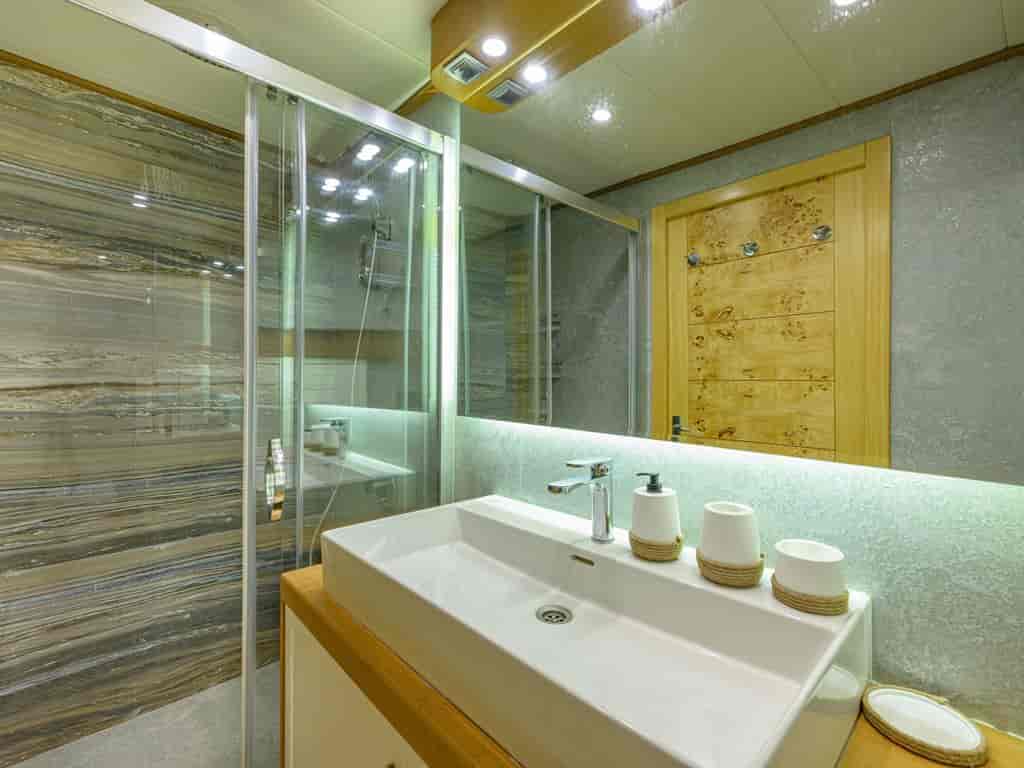 Boat picture 17