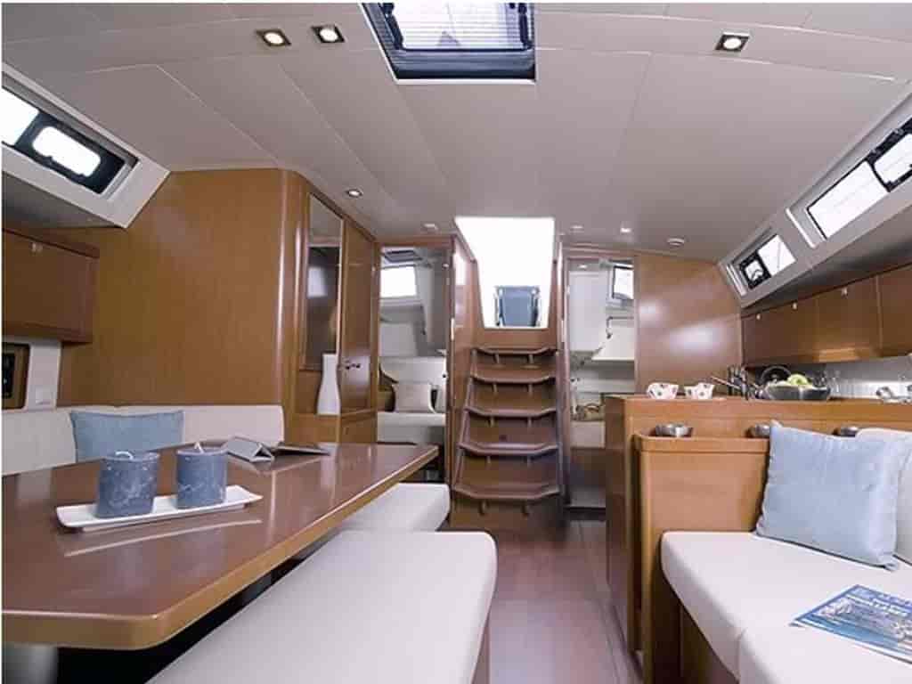 Photo 3 of Beneteau Oceanis 45, 4 cabins sailboat -Foxtrot